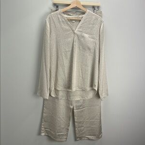 Barefoot Dreams Satin Leopard Pajamas PJ Set Womens Medium Silky Quiet Luxury